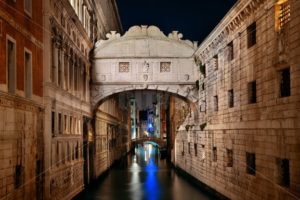 Bridge of Sighs at night - Songquan Photography