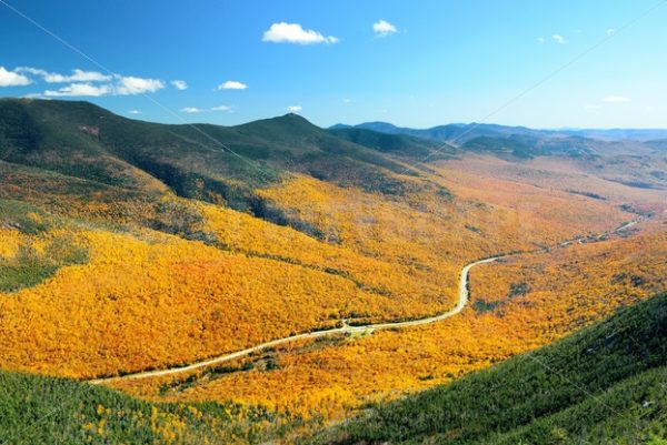 Highway and Autumn foliage - Songquan Photography