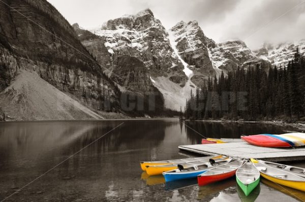 Moraine Lake boat - Songquan Photography