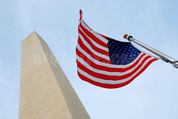 National flag and George Washington Monument. - Songquan Photography
