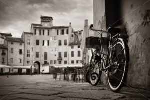 Piazza dell Anfiteatro with bike - Songquan Photography