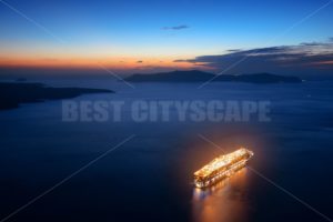 Santorini island with cruise ship - Songquan Photography