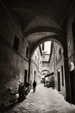 Siena street archway - Songquan Photography