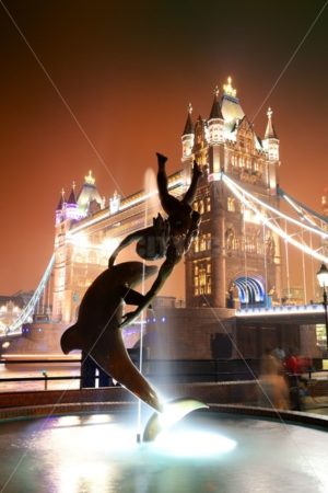 Tower Bridge and statue - Songquan Photography