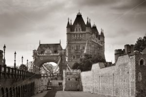 Tower Bridge in black and white - Songquan Photography