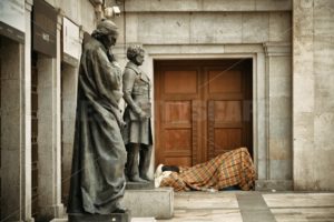 Sculpture and homeless - Songquan Photography