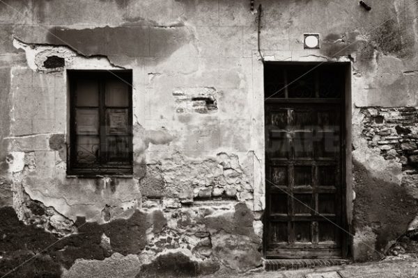 Segovia alley window door - Songquan Photography